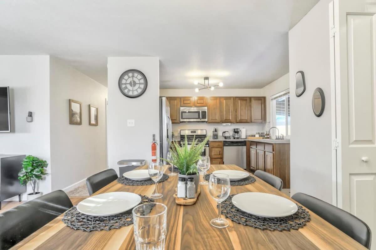 Holiday home 3bd Family Retreat Near Cos Airport & Carson *