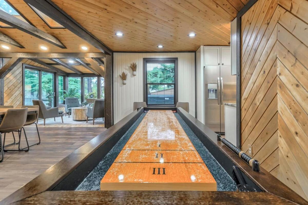 Pinewood Meadow & Scenic Hot Tub & Bbq & Outdoors Holiday home
