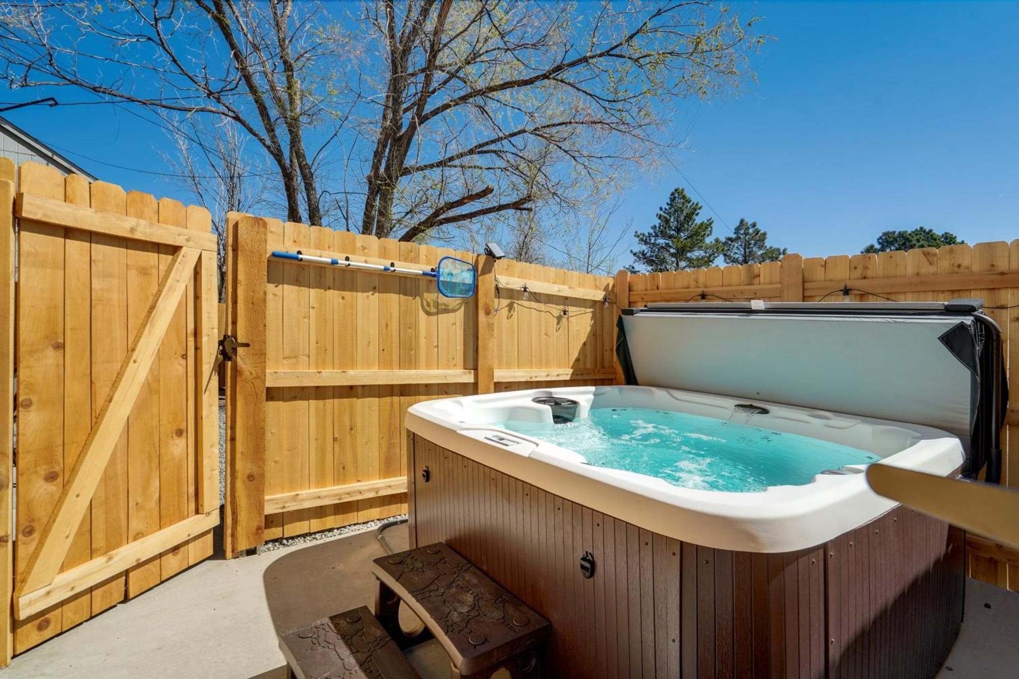 Rainbow Road Hot Tub Pikes Peak Views Pac Man