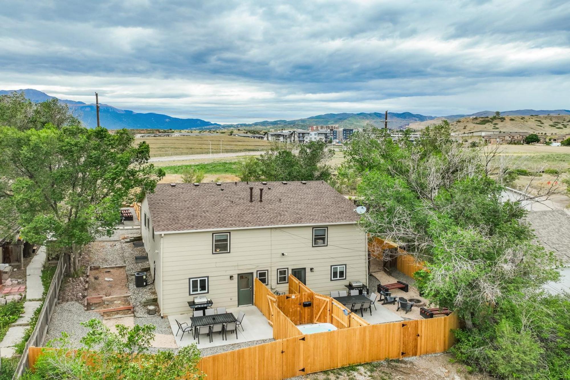 Holiday home Rainbow Road Hot Tub Pikes Peak Views Pac Man Colorado Springs