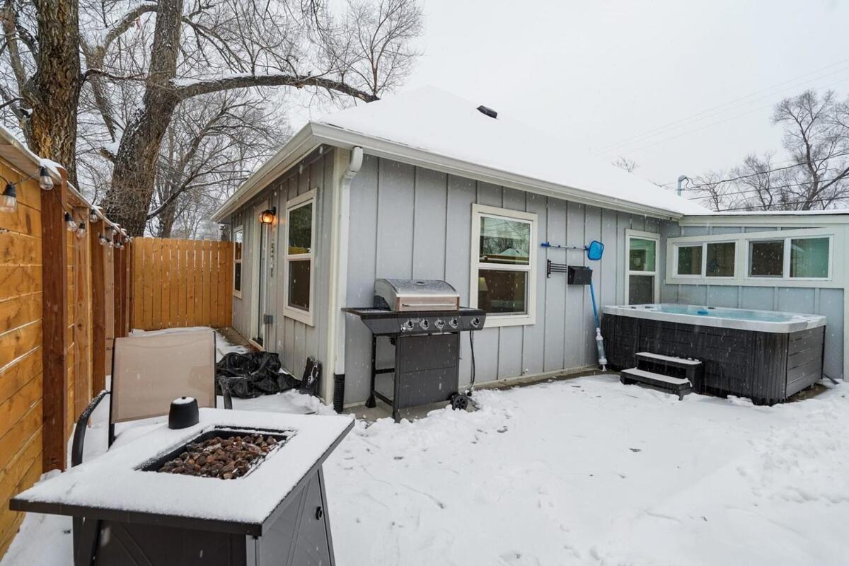 Baby Blue Downtown Hot Tub Bbq Fire Pit Holiday home Colorado Springs