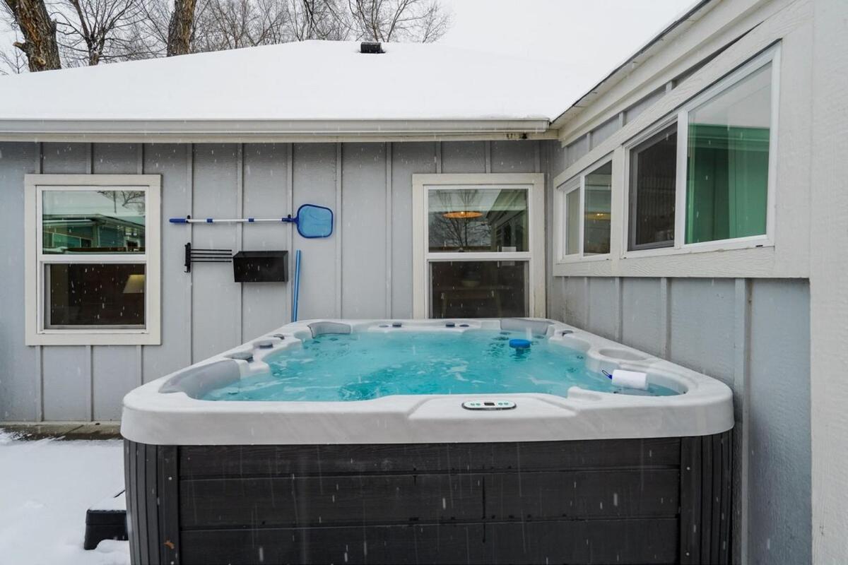 Baby Blue Downtown Hot Tub Bbq Fire Pit