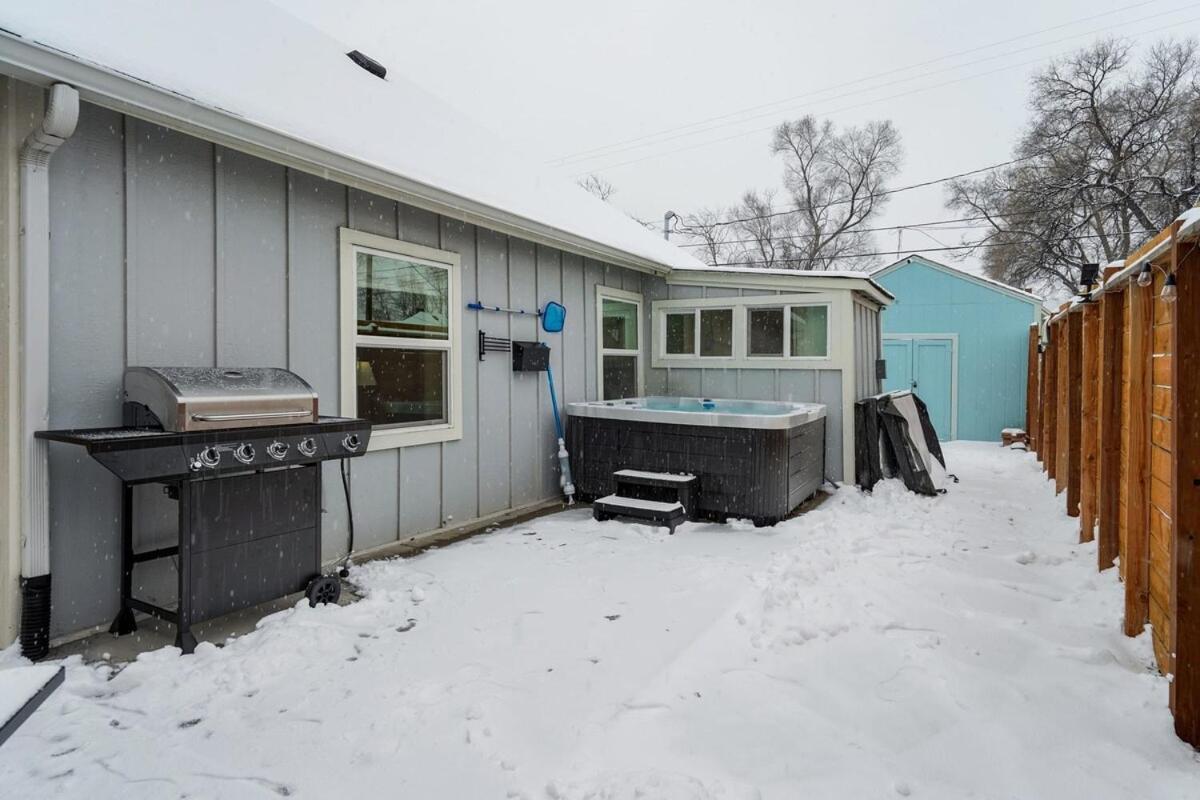 Baby Blue Downtown Hot Tub Bbq Fire Pit Holiday home Colorado Springs