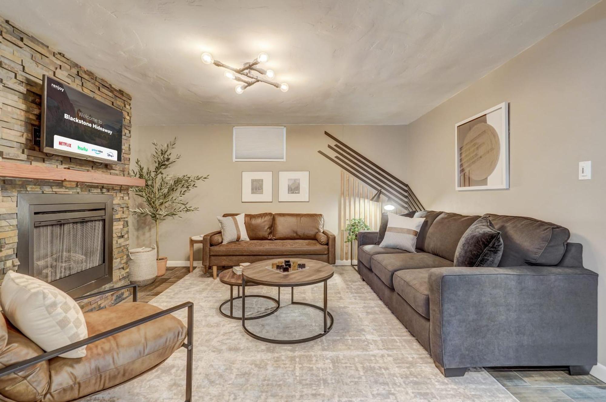 Holiday home Blackstone Hideaway Downtown Lower-level