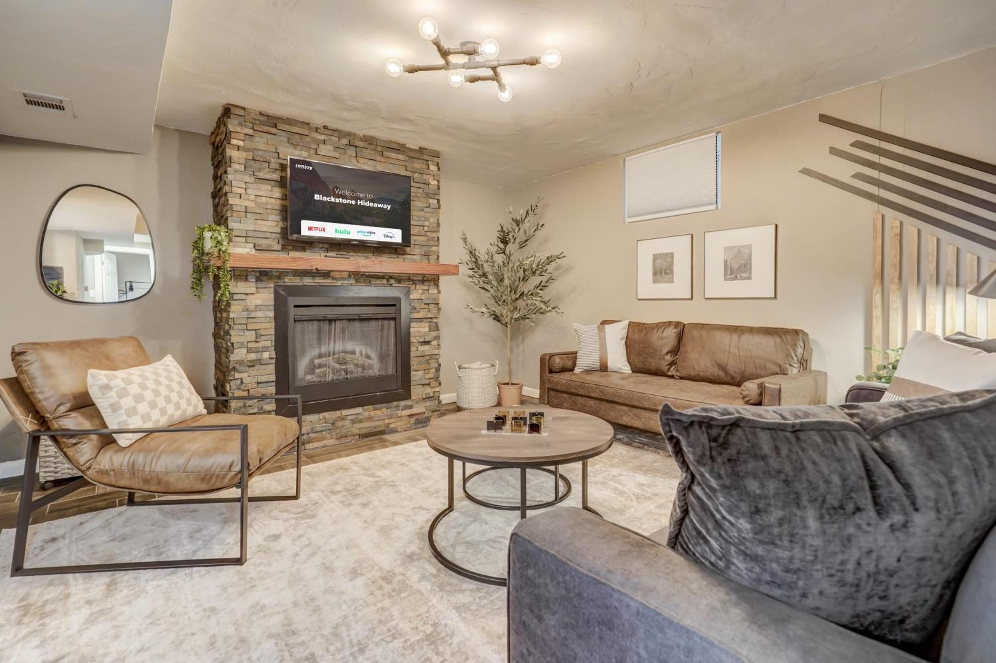 Blackstone Hideaway Downtown Lower-level Holiday home Colorado Springs