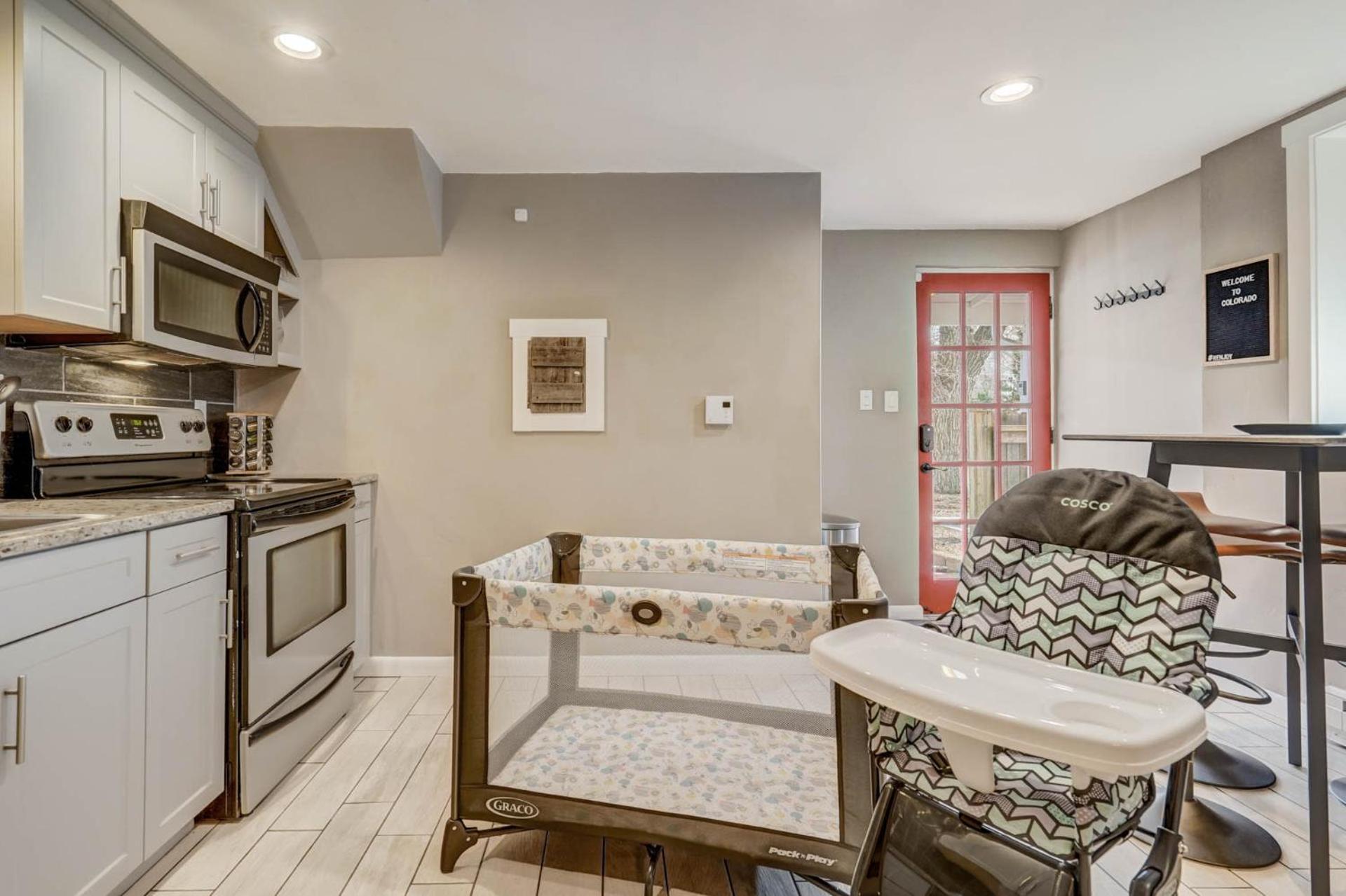 Blackstone Hideaway Downtown Lower-level Holiday home *