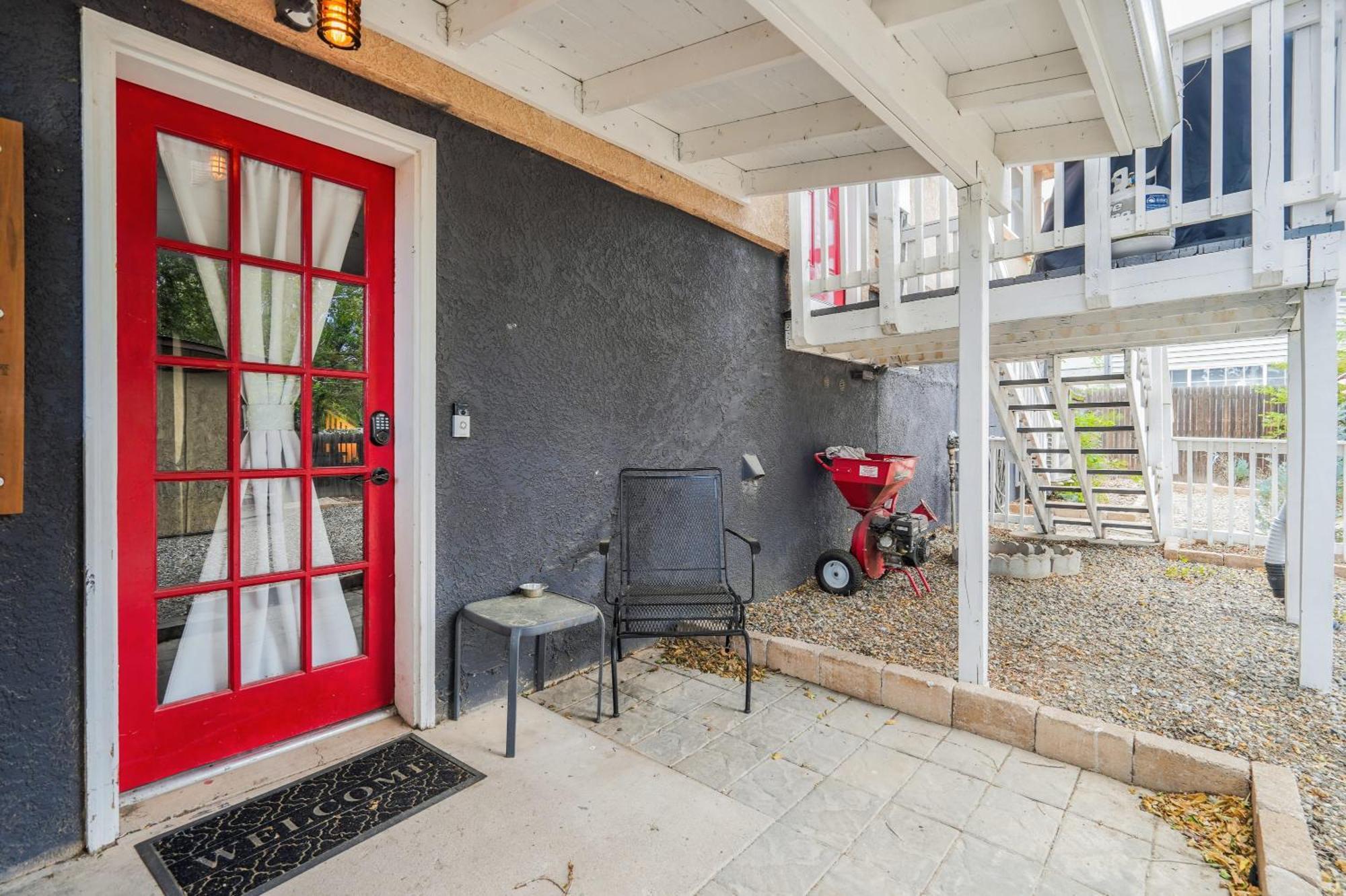 Blackstone Hideaway Downtown Lower-level