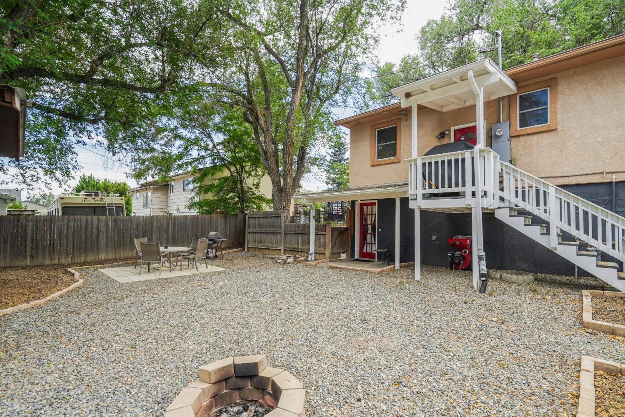 Blackstone Hideaway Downtown Lower-level Holiday home