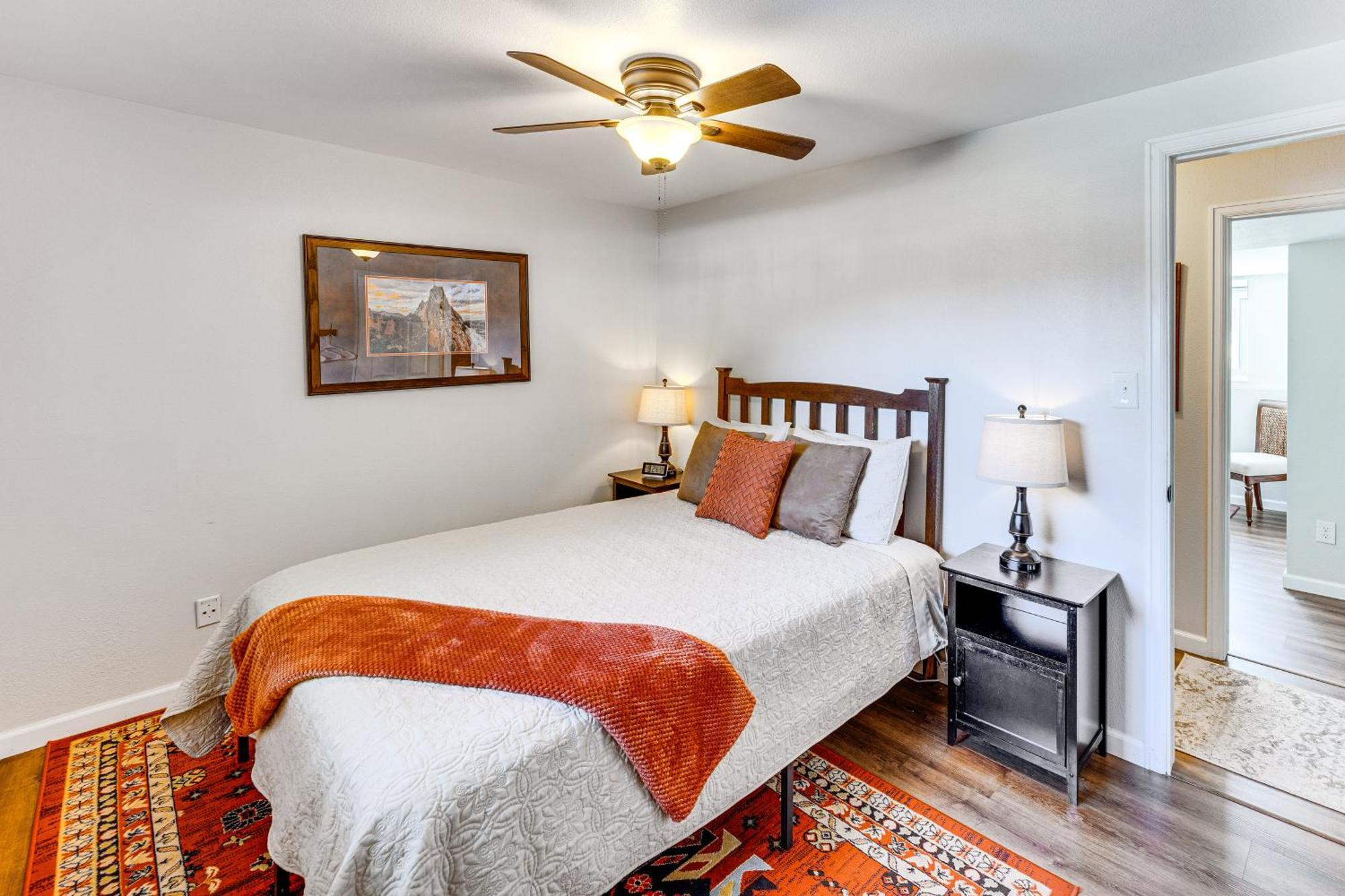Hillside Place With Mountain Views About 8 Mi To Dtwn! Apartment