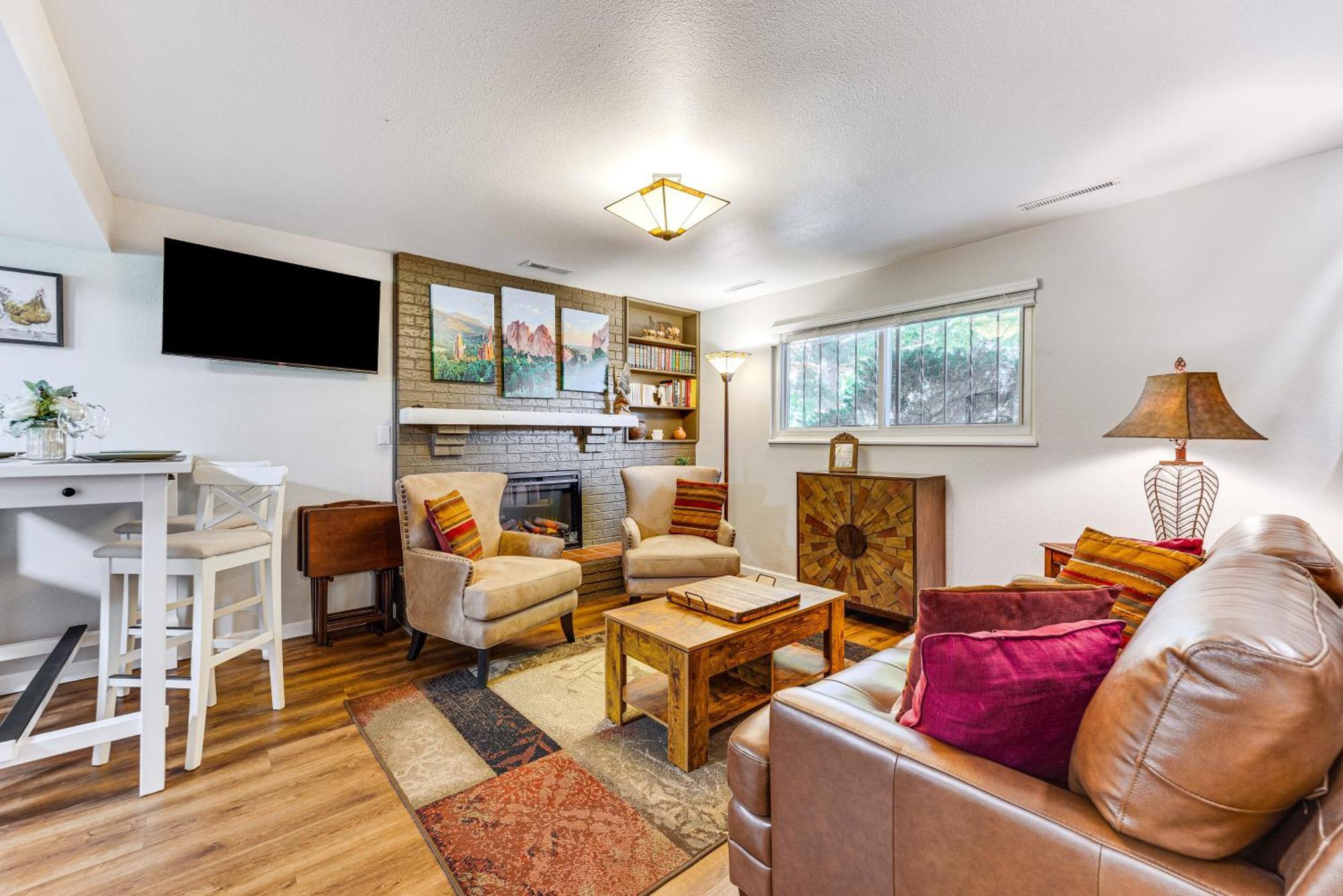Apartment Hillside Place With Mountain Views About 8 Mi To Dtwn!