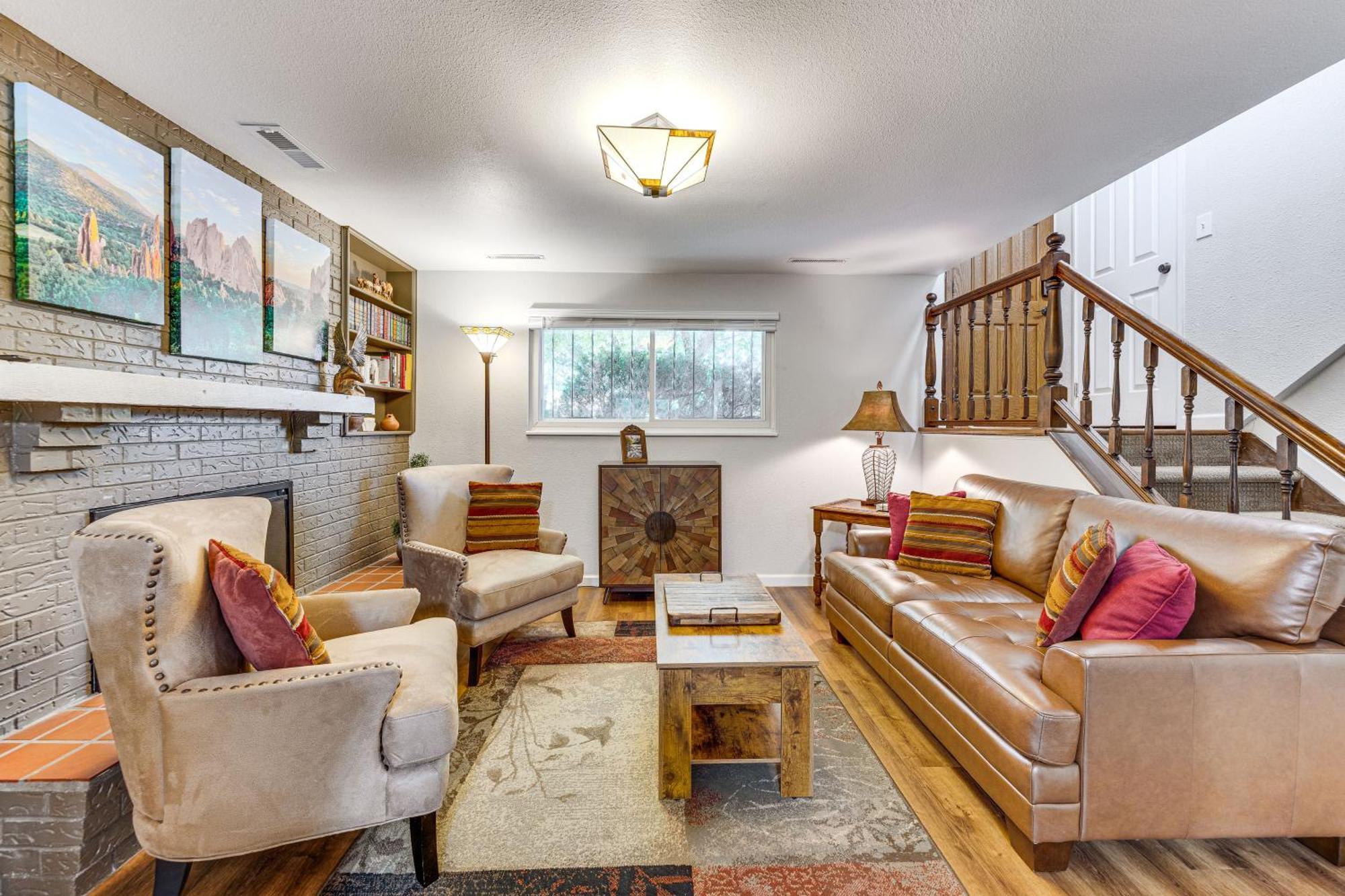 Hillside Place With Mountain Views About 8 Mi To Dtwn! *