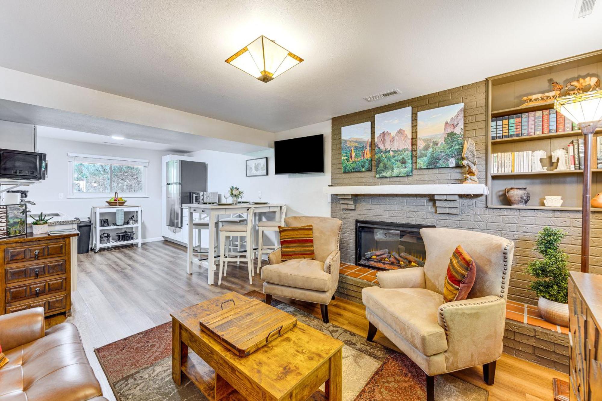 Hillside Place With Mountain Views About 8 Mi To Dtwn! Apartment Colorado Springs