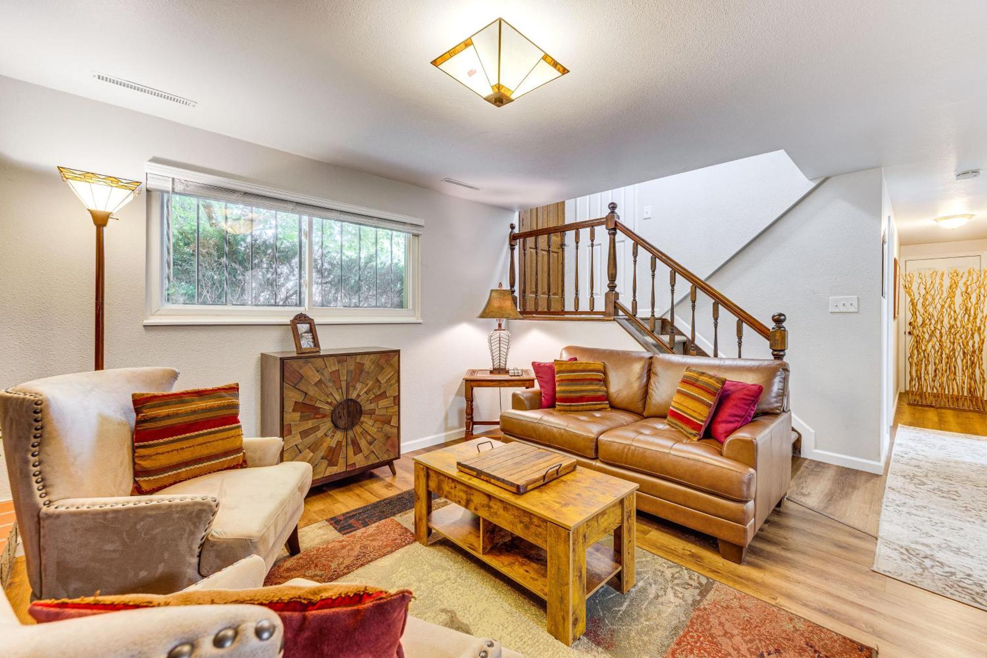 Apartment Hillside Place With Mountain Views About 8 Mi To Dtwn! *