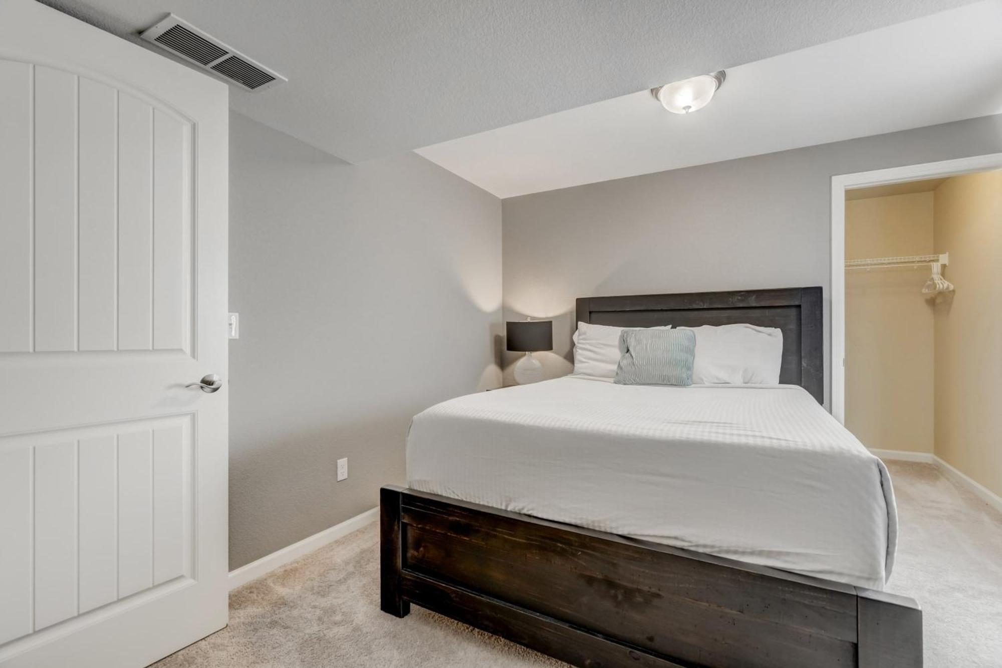 Holiday home 3bd Near Air Force Academy Movie Workspace And Grill *