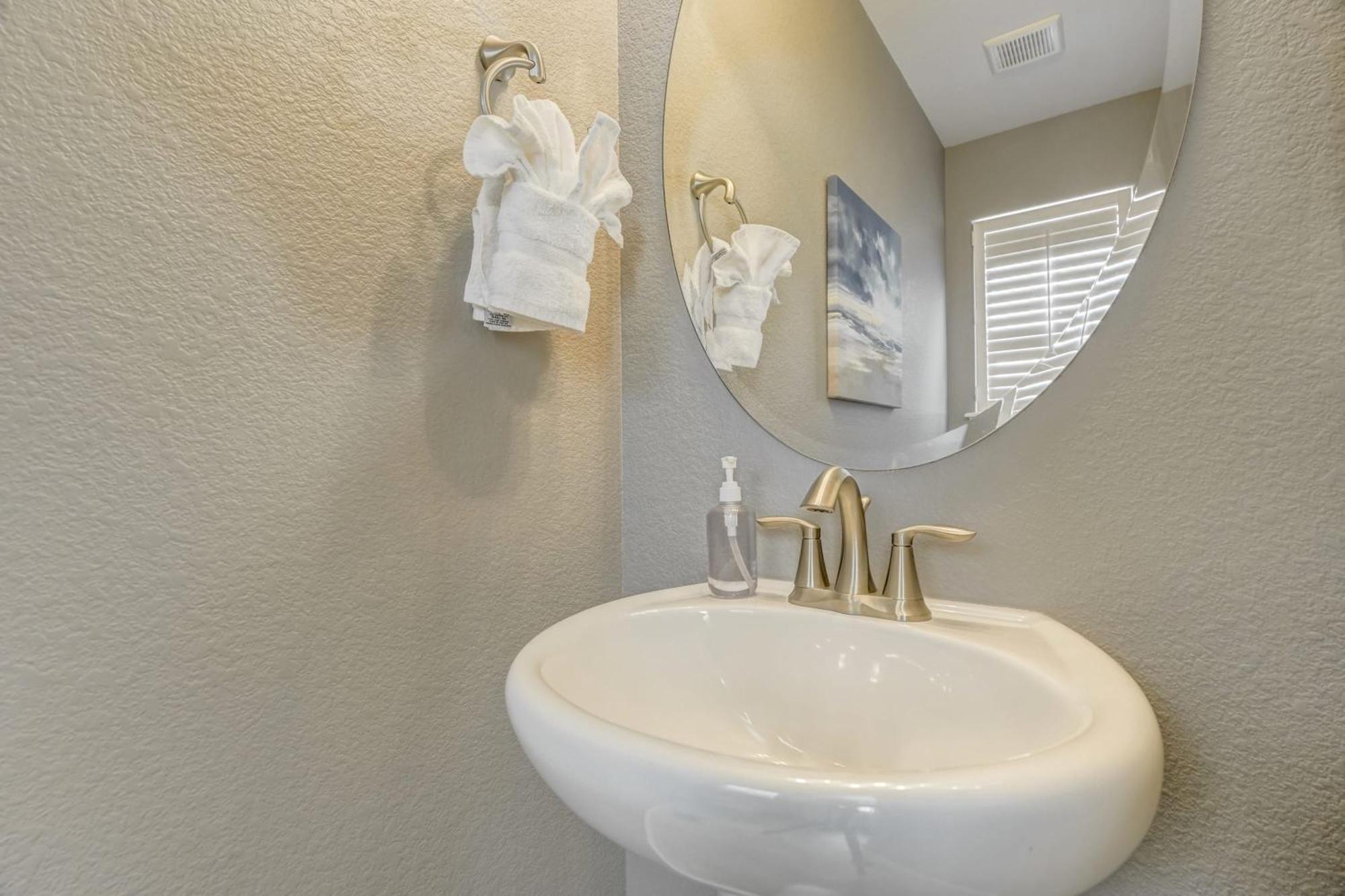 3bd Near Air Force Academy Movie Workspace And Grill Colorado Springs