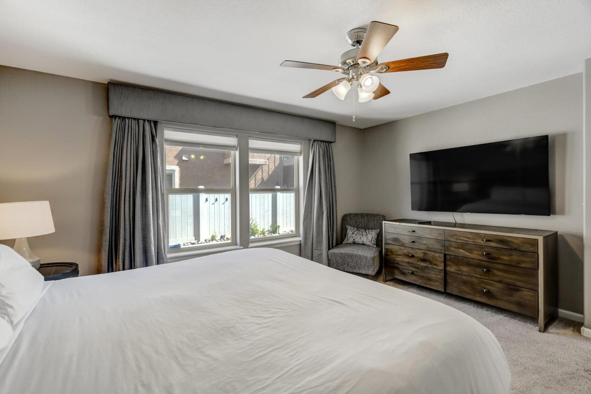 3bd Near Air Force Academy Movie Workspace And Grill Colorado Springs