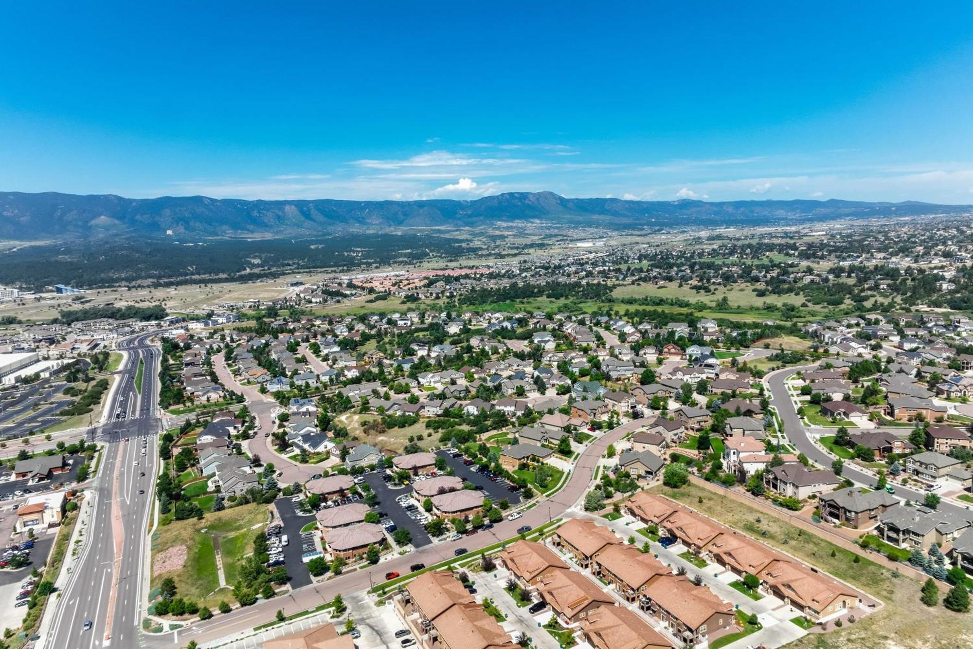 Holiday home 3bd Near Air Force Academy Movie Workspace And Grill *