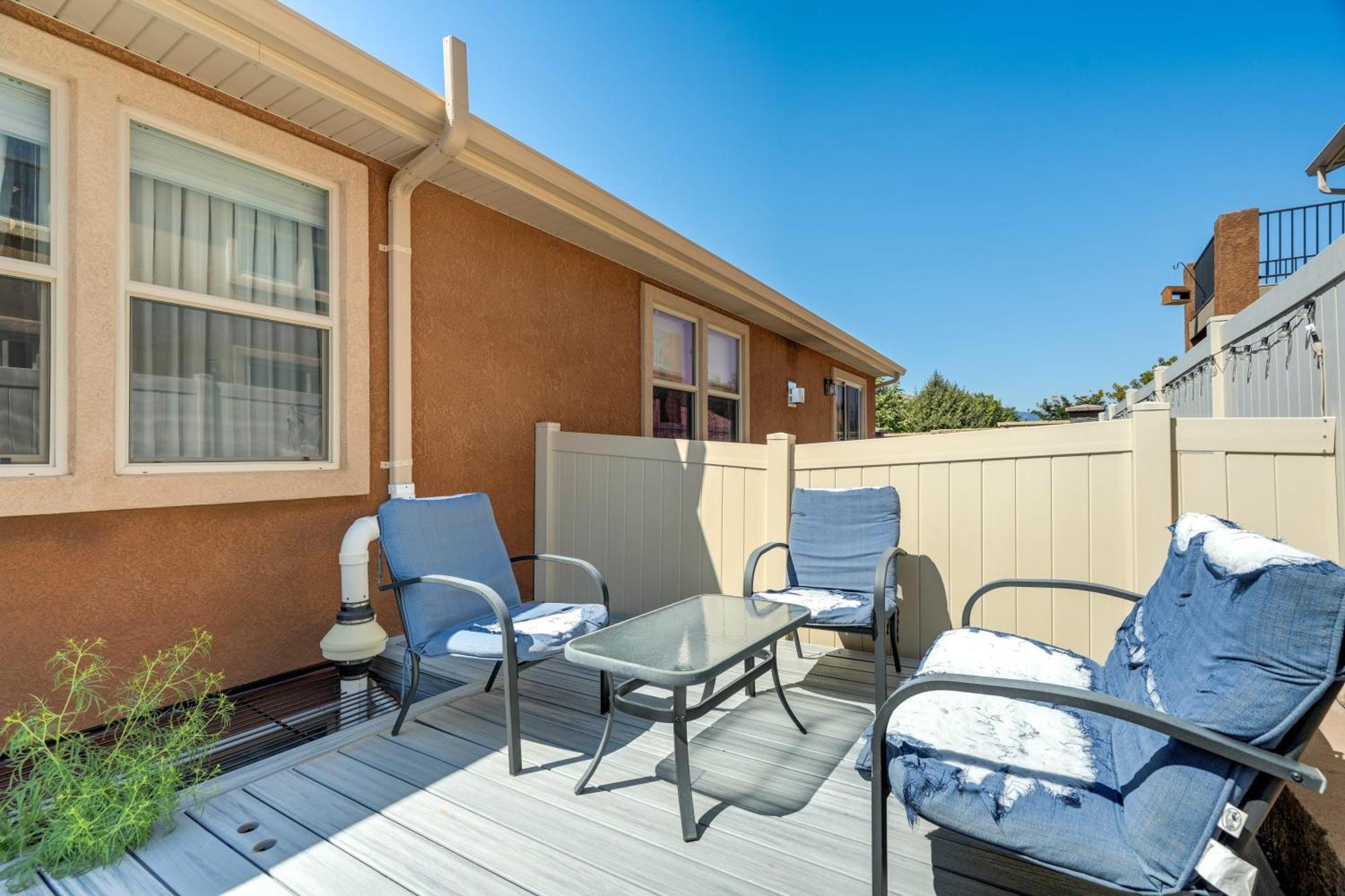 Holiday home 3bd Near Air Force Academy Movie Workspace And Grill *