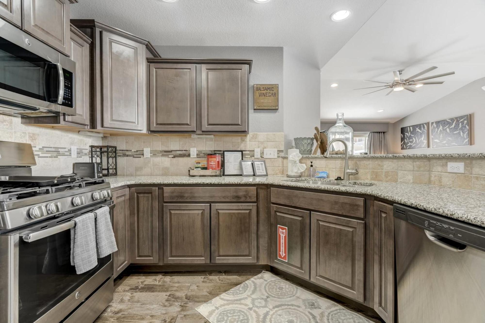 Holiday home 3bd Near Air Force Academy Movie Workspace And Grill *
