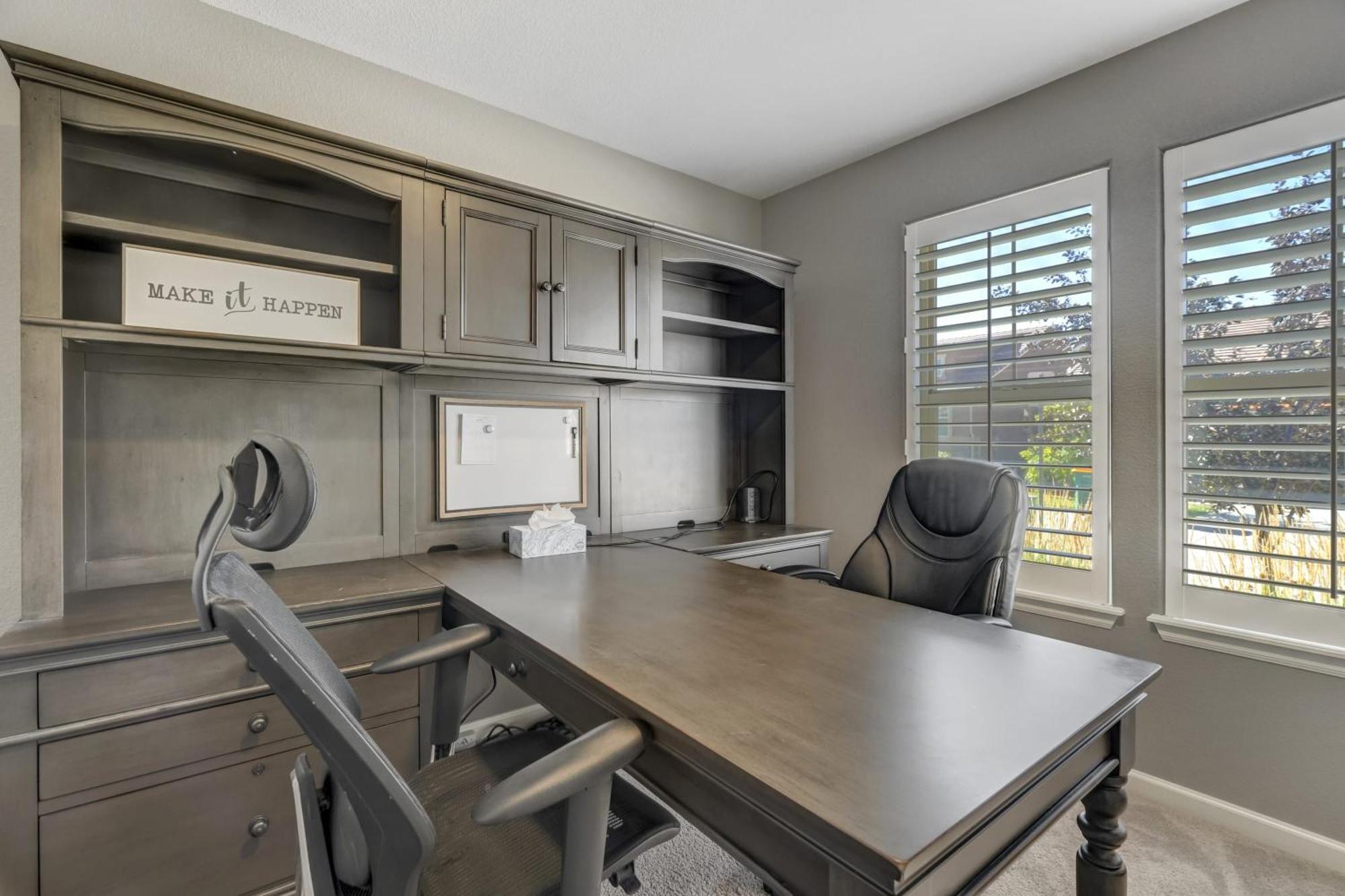 Holiday home 3bd Near Air Force Academy Movie Workspace And Grill *