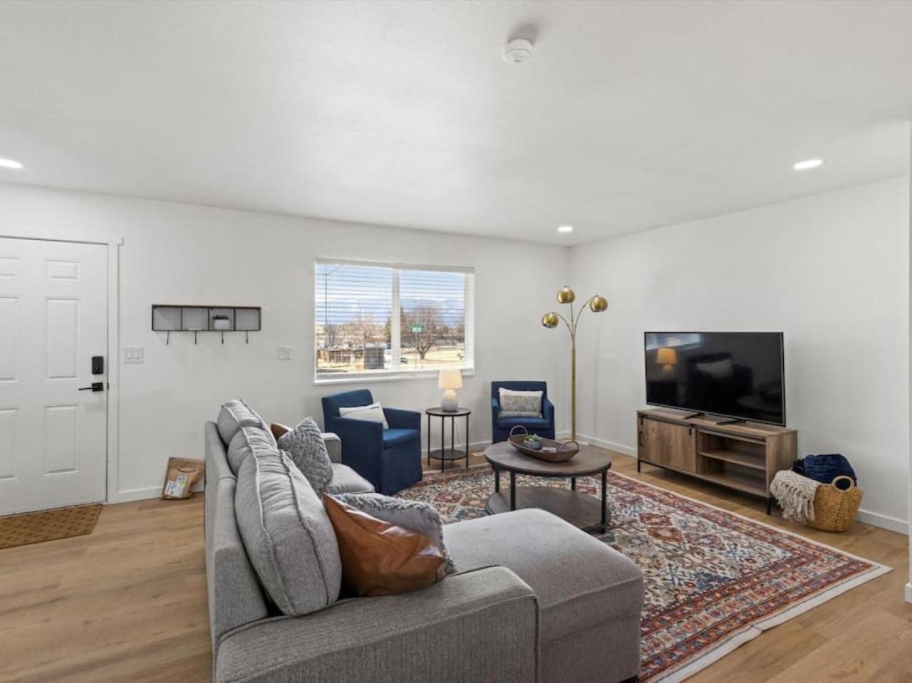Mountain Views, Close To Attractions, Upper Unit Apartment Colorado Springs