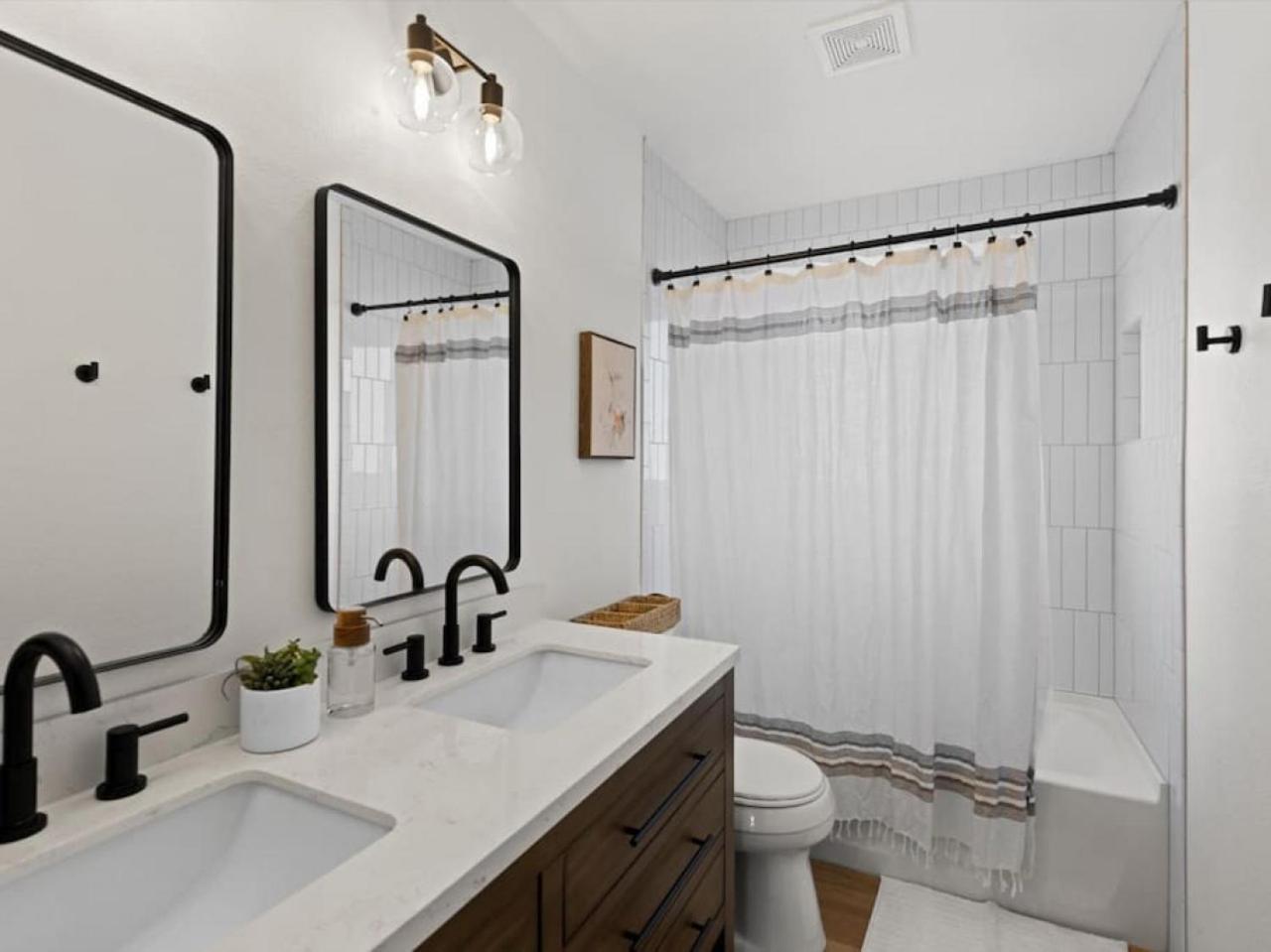 Apartment Mountain Views, Close To Attractions, Upper Unit *