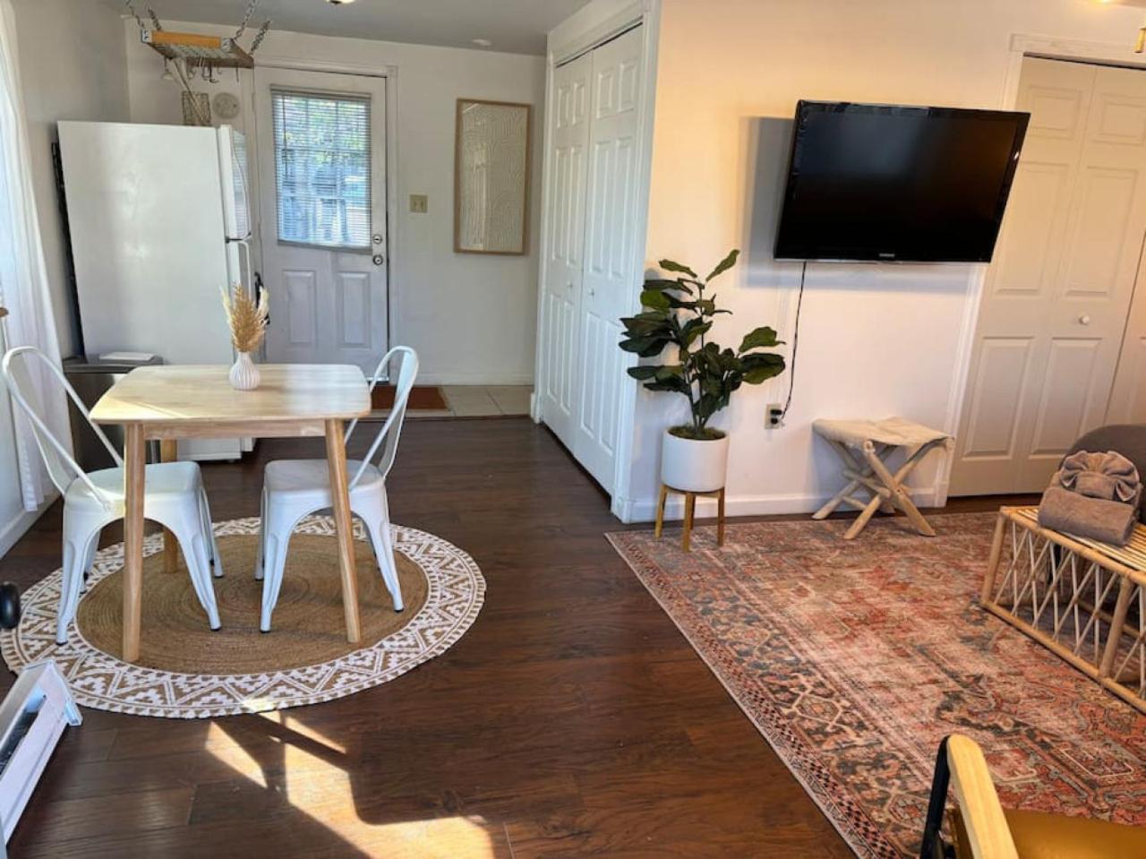 Cozy Close To Downtown Cos