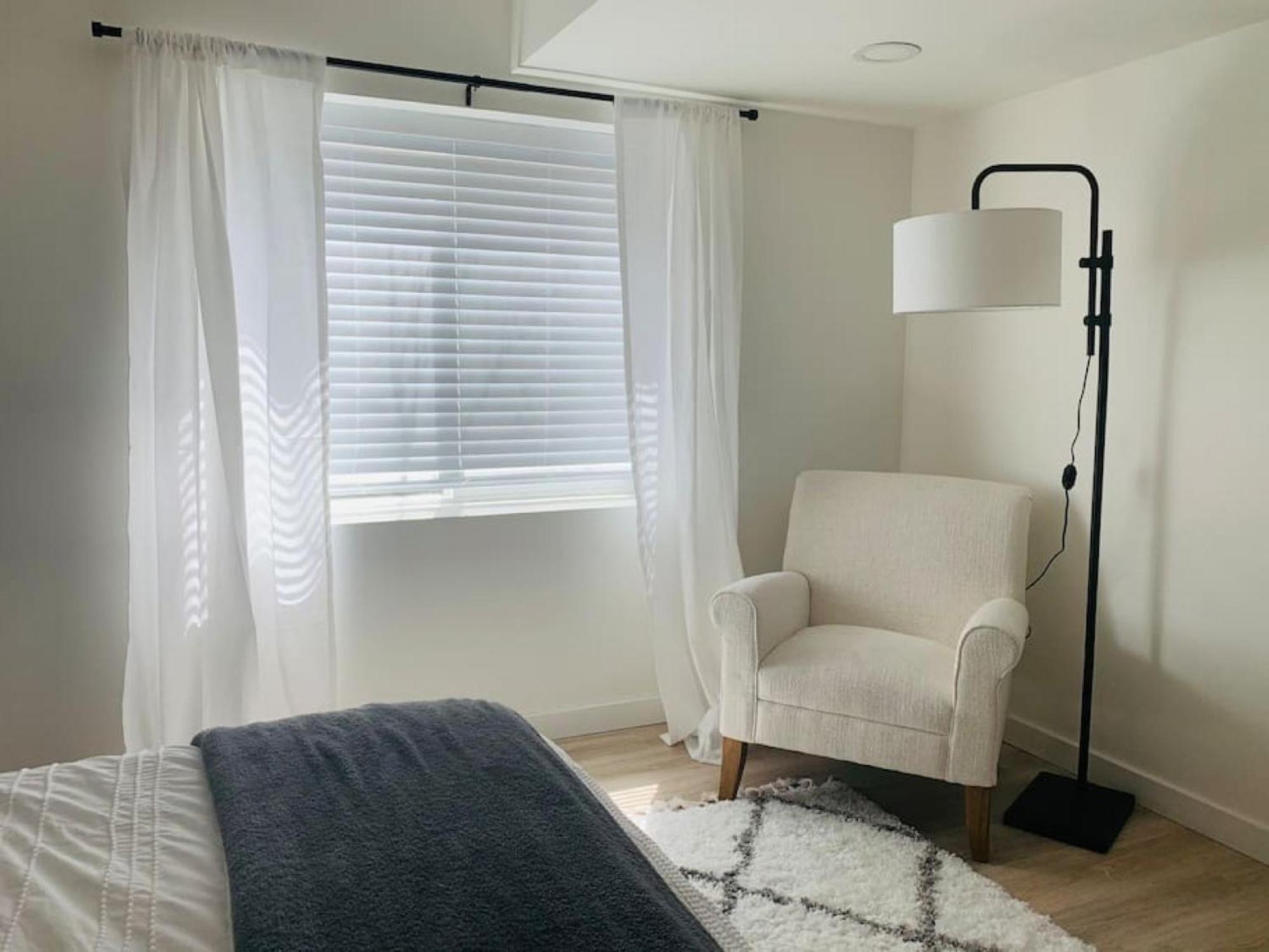 Apartment Brand New Basement With Hot Tub