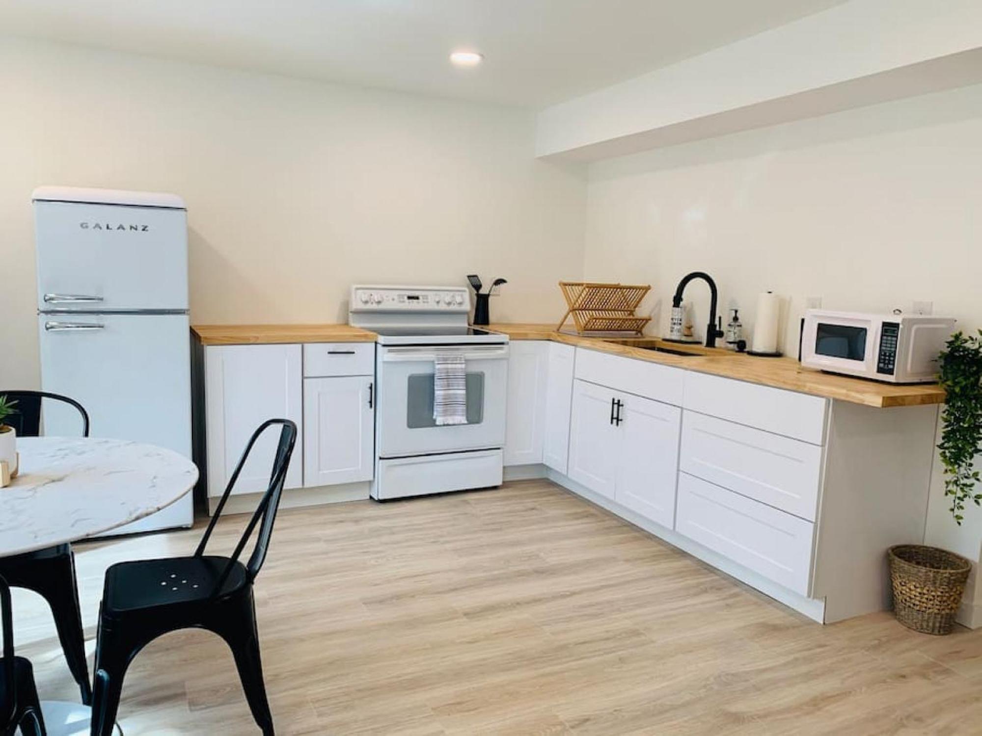 Brand New Basement With Hot Tub Apartment Colorado Springs