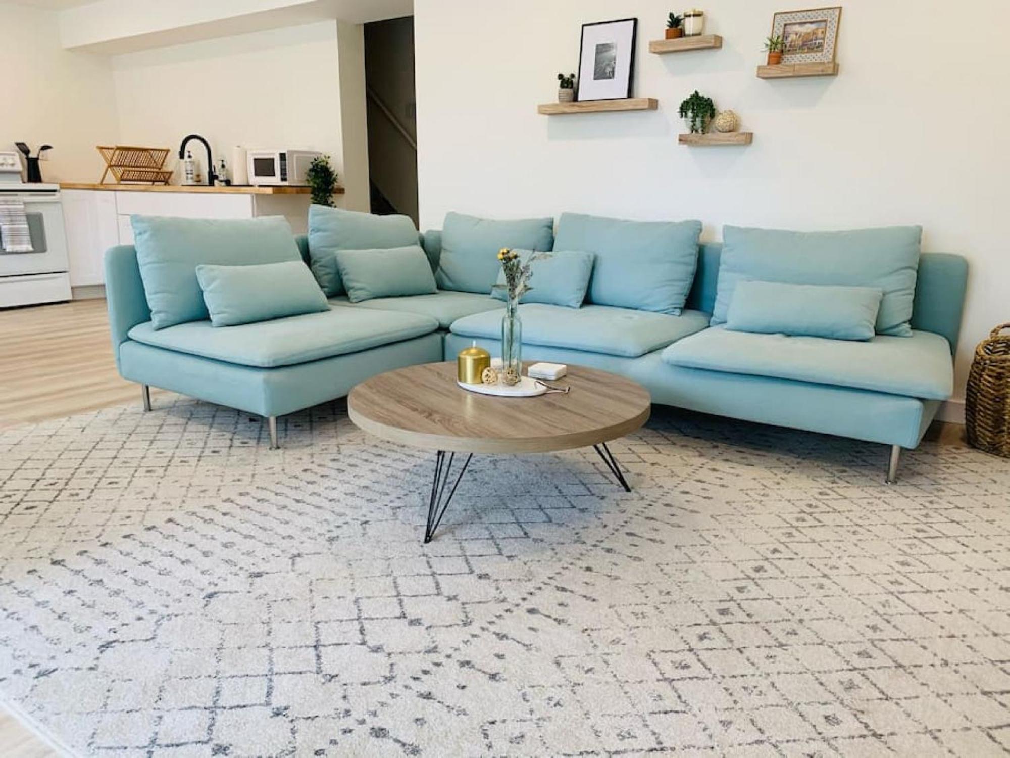 Brand New Basement With Hot Tub Apartment *