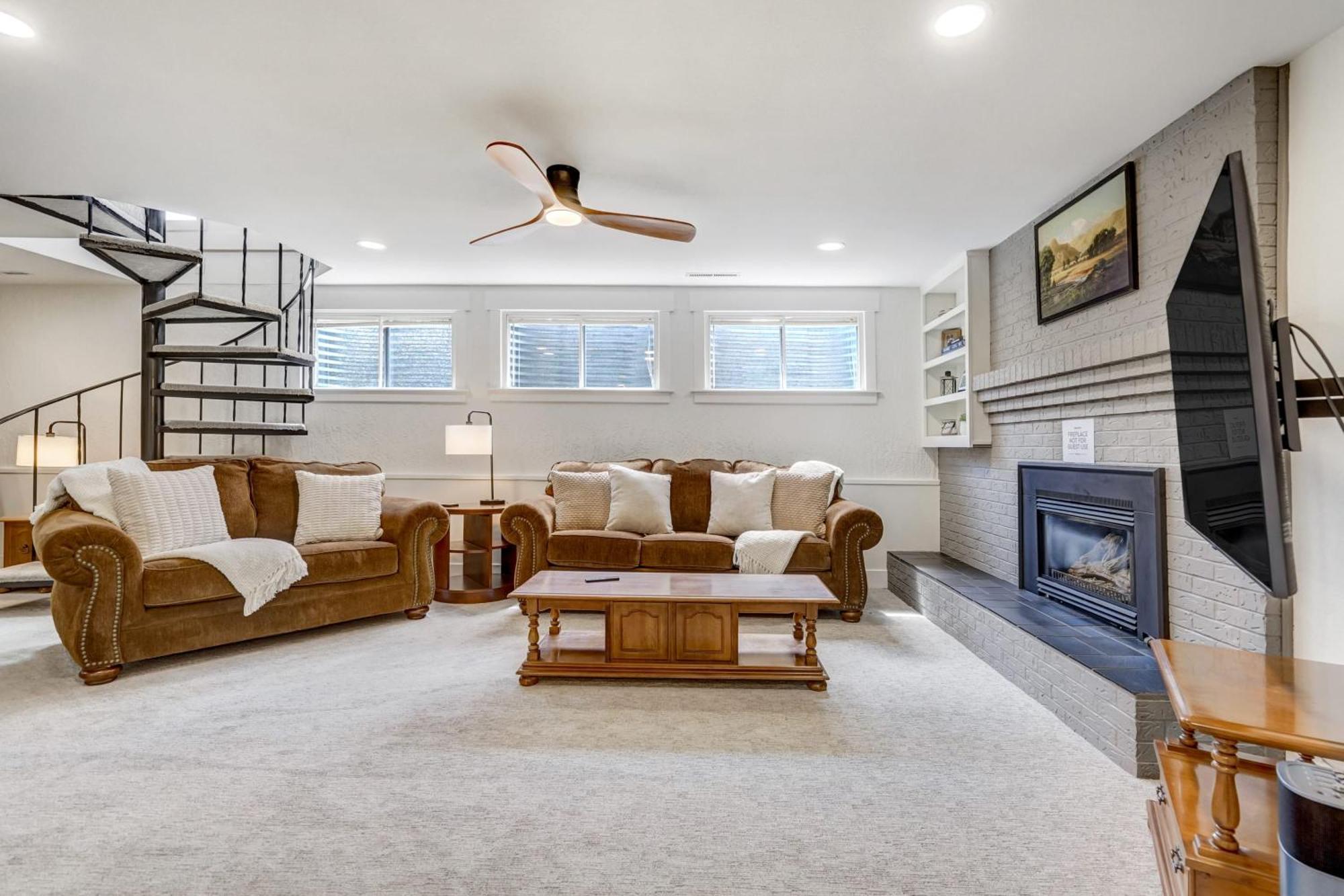 Luxury 5bd Retreat Hot Tub Fire Table Mtn Views Holiday home