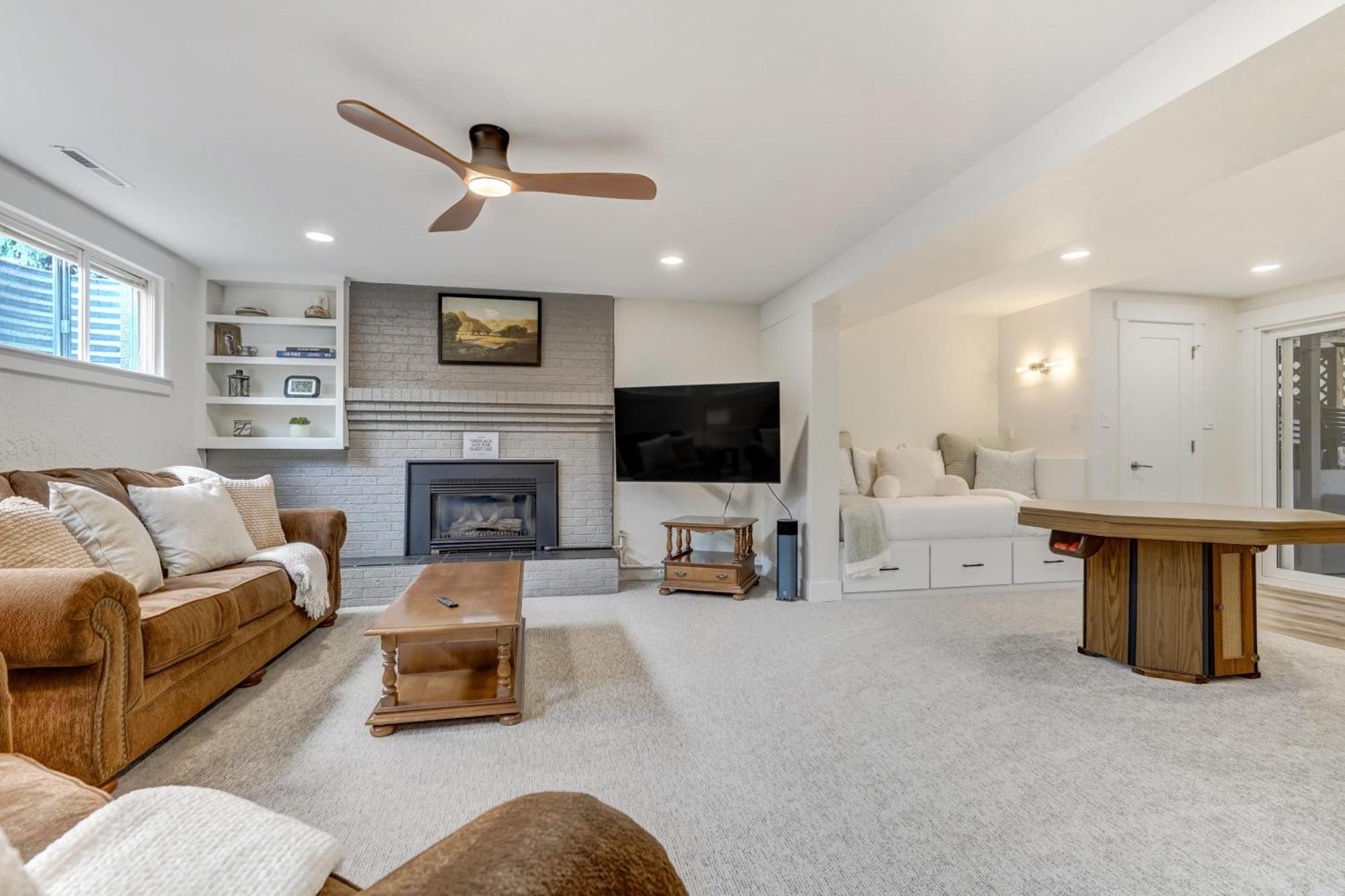 Luxury 5bd Retreat Hot Tub Fire Table Mtn Views *