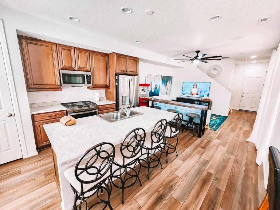 Pet Friendly New Townhome Near Everything! * Colorado Springs
