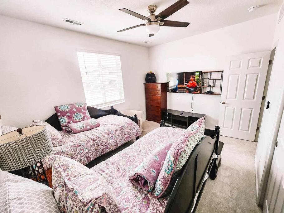 Villa Pet Friendly New Townhome Near Everything! Colorado Springs