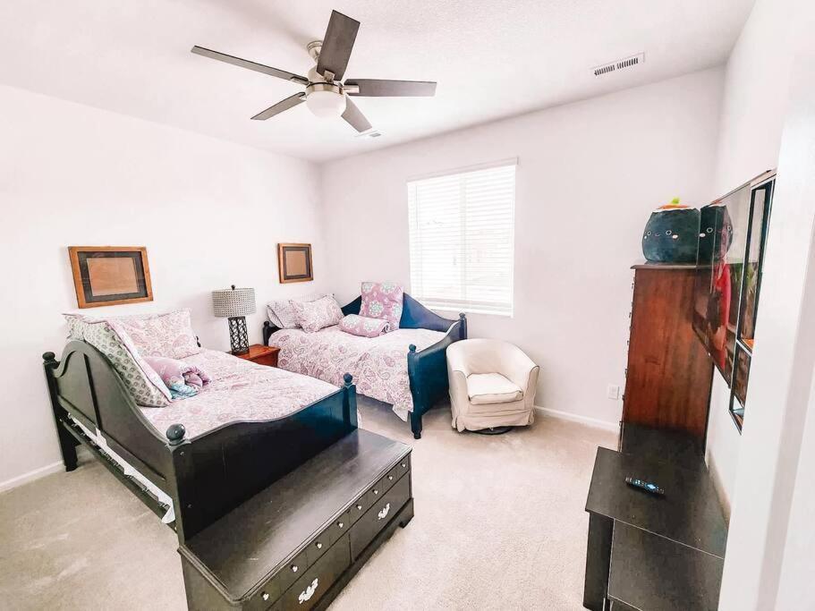 Villa Pet Friendly New Townhome Near Everything! Colorado Springs