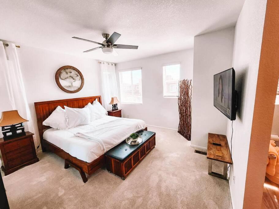 Pet Friendly New Townhome Near Everything! *