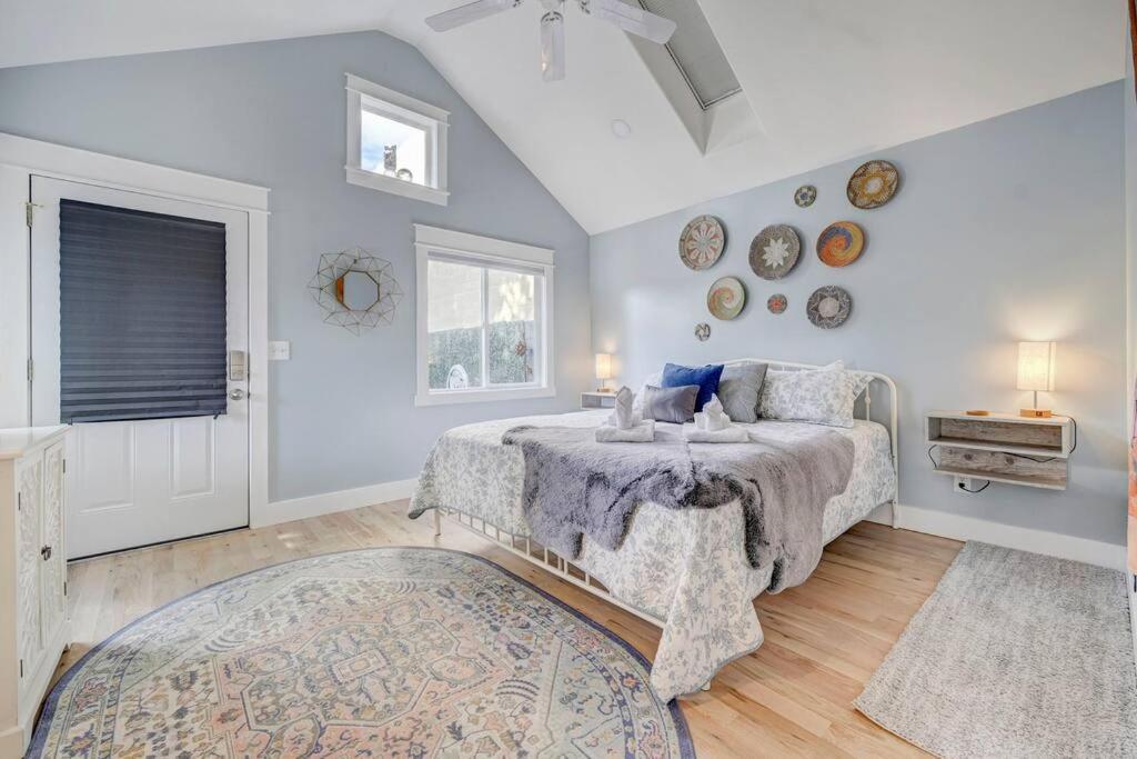 Historic Charm Meets Modern Comfort Villa Colorado Springs