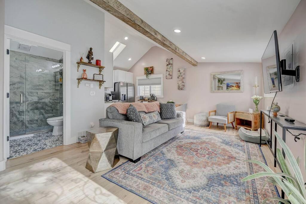 Historic Charm Meets Modern Comfort Villa Colorado Springs
