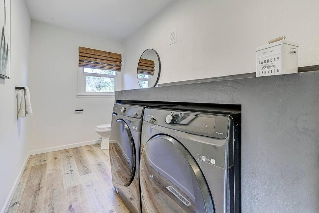 Large Pet-friendly Sleeps 10 Near Palmer Park Colorado Springs