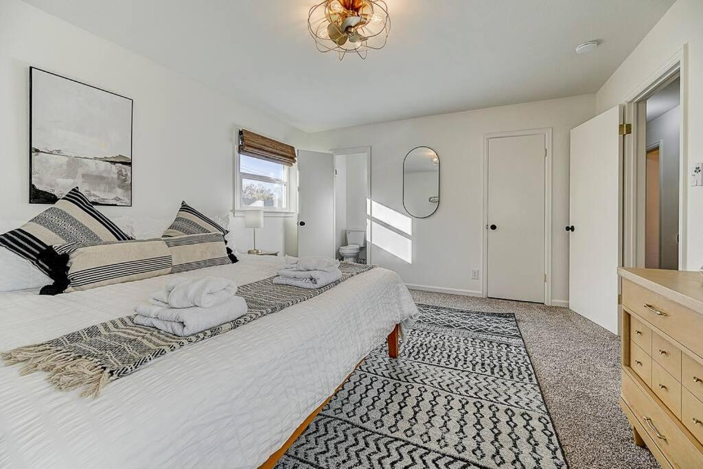 Large Pet-friendly Sleeps 10 Near Palmer Park Villa Colorado Springs