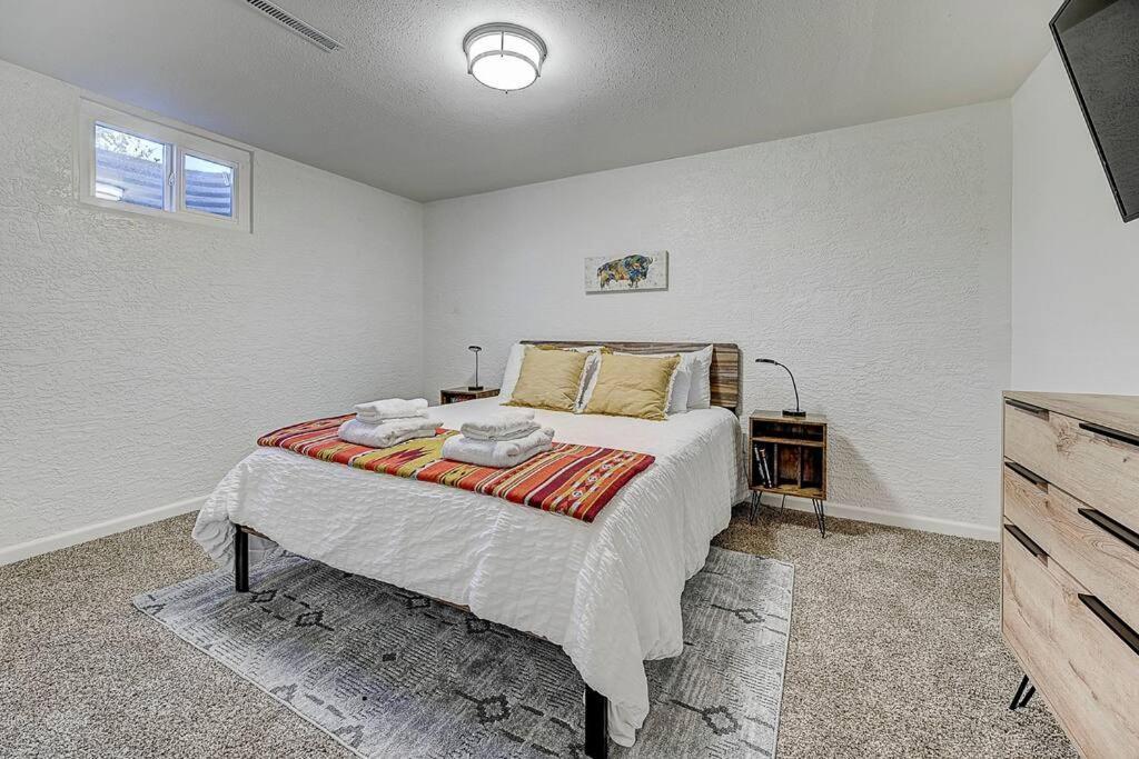 Villa Large Pet-friendly Sleeps 10 Near Palmer Park *