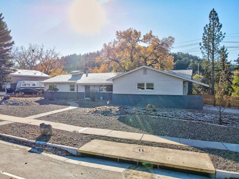 Large Pet-friendly Sleeps 10 Near Palmer Park Villa Colorado Springs