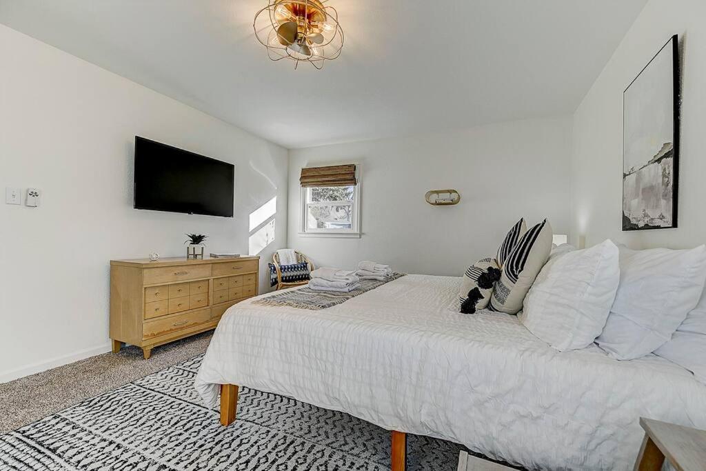 Villa Large Pet-friendly Sleeps 10 Near Palmer Park *