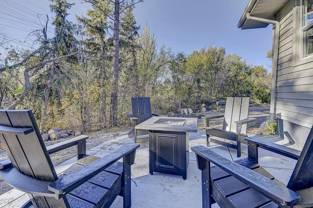 Large Pet-friendly Sleeps 10 Near Palmer Park *