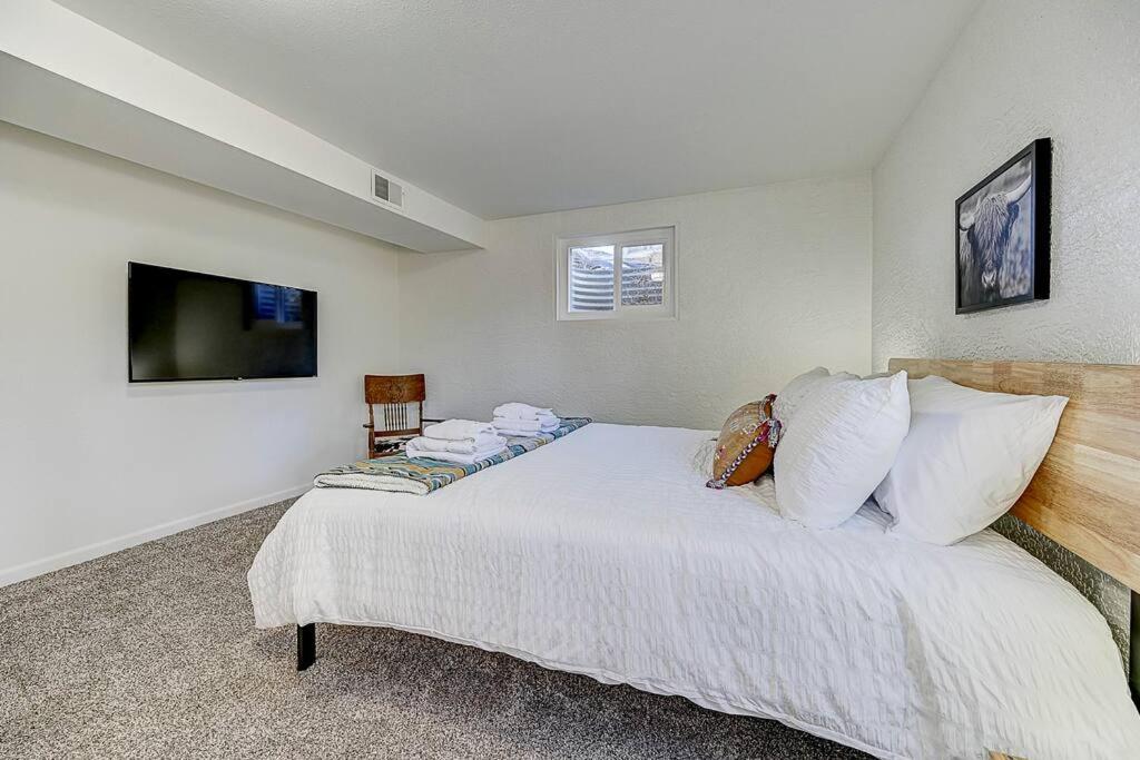 Villa Large Pet-friendly Sleeps 10 Near Palmer Park