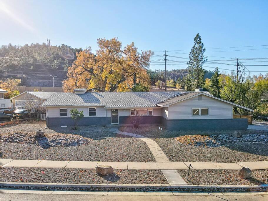 Large Pet-friendly Sleeps 10 Near Palmer Park