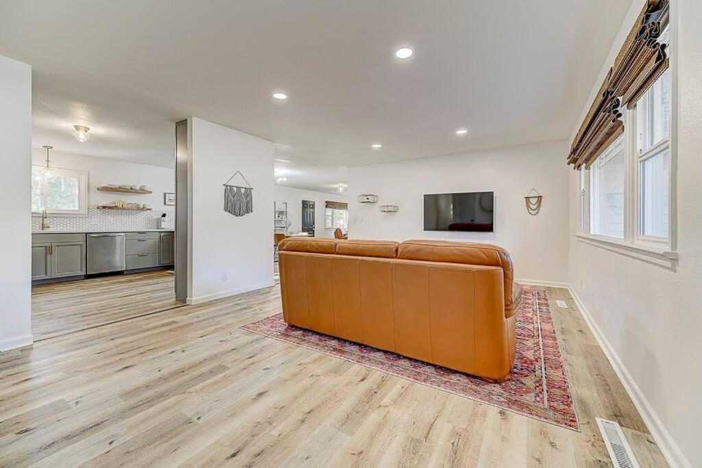 Large Pet-friendly Sleeps 10 Near Palmer Park Colorado Springs