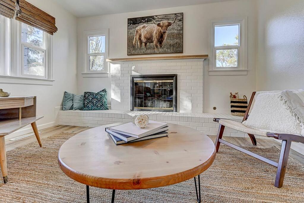 Large Pet-friendly Sleeps 10 Near Palmer Park