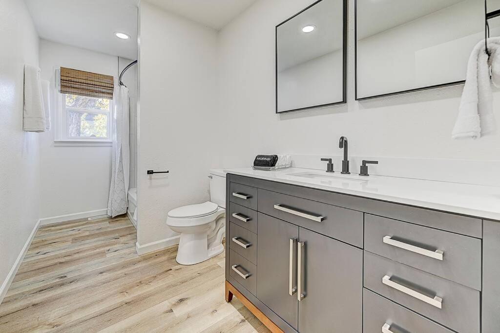 Villa Large Pet-friendly Sleeps 10 Near Palmer Park *