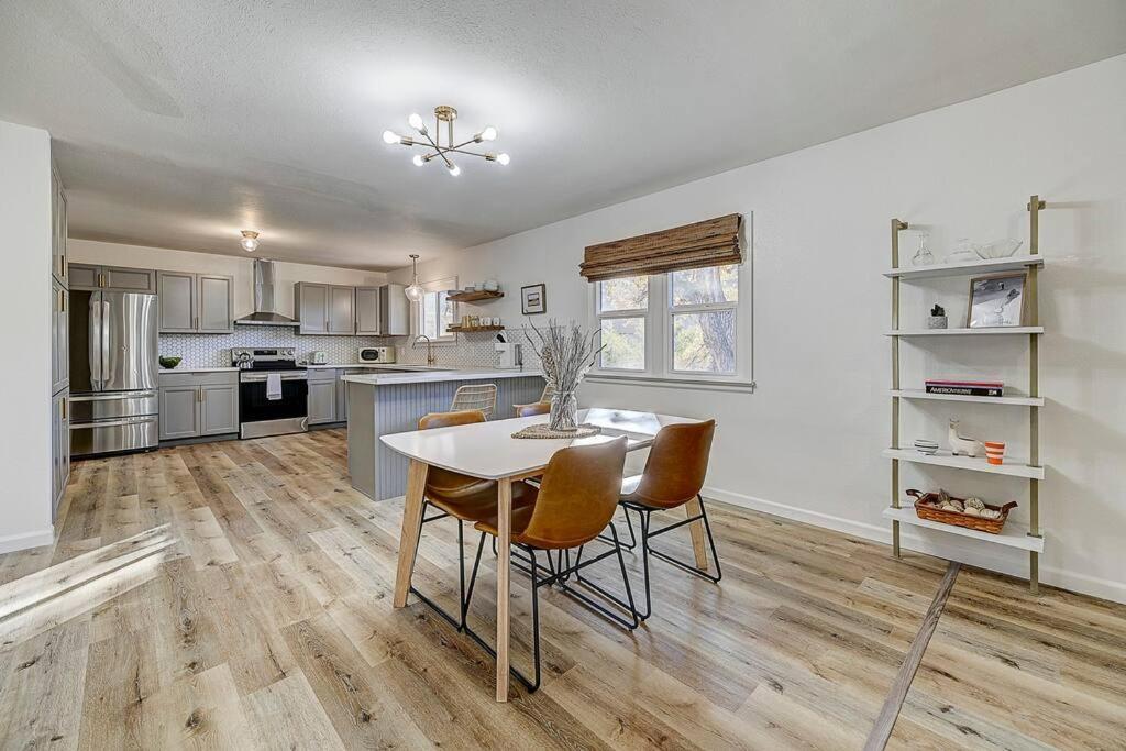 Large Pet-friendly Sleeps 10 Near Palmer Park * Colorado Springs
